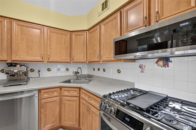 178 Fairview Circle, Middle Island, NY 11953