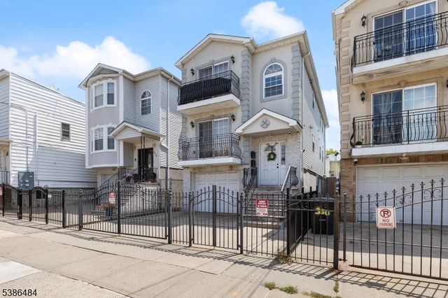 328 High St, Elizabeth City, NJ 07202