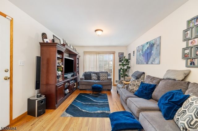 328 High St, Elizabeth City, NJ 07202