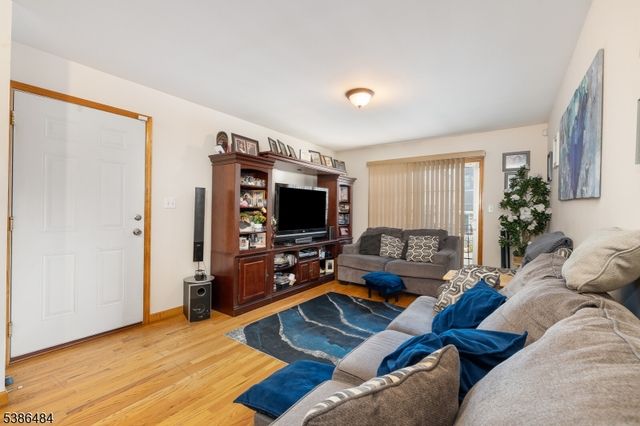 328 High St, Elizabeth City, NJ 07202