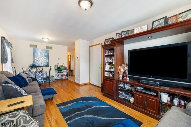 328 High St, Elizabeth City, NJ 07202