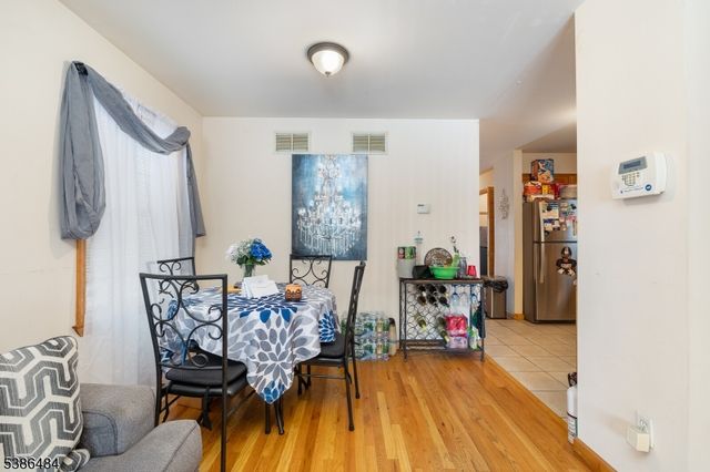 328 High St, Elizabeth City, NJ 07202