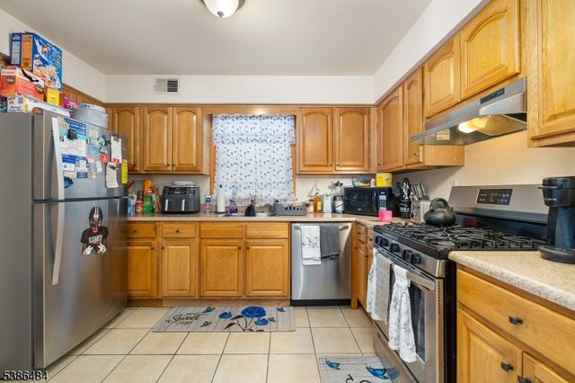 328 High St, Elizabeth City, NJ 07202