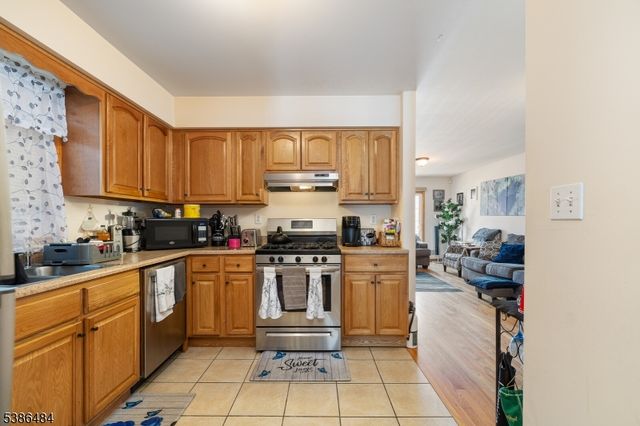 328 High St, Elizabeth City, NJ 07202