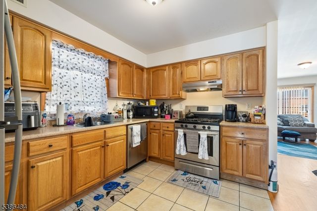 328 High St, Elizabeth City, NJ 07202