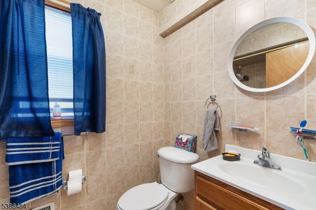 328 High St, Elizabeth City, NJ 07202