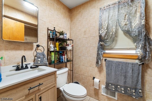 328 High St, Elizabeth City, NJ 07202