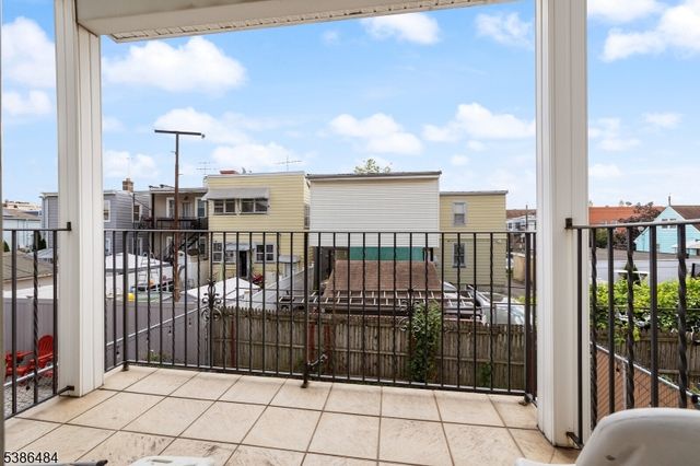 328 High St, Elizabeth City, NJ 07202