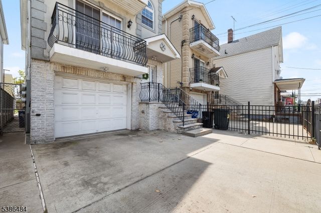 328 High St, Elizabeth City, NJ 07202