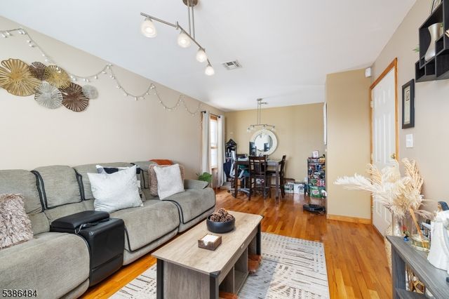 328 High St, Elizabeth City, NJ 07202