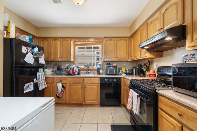 328 High St, Elizabeth City, NJ 07202