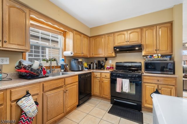 328 High St, Elizabeth City, NJ 07202