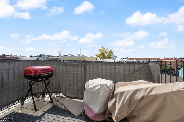 328 High St, Elizabeth City, NJ 07202