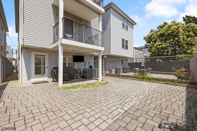 328 High St, Elizabeth City, NJ 07202