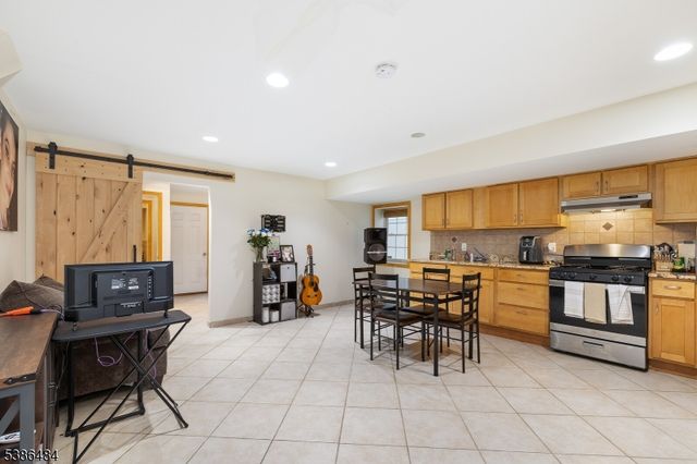 328 High St, Elizabeth City, NJ 07202