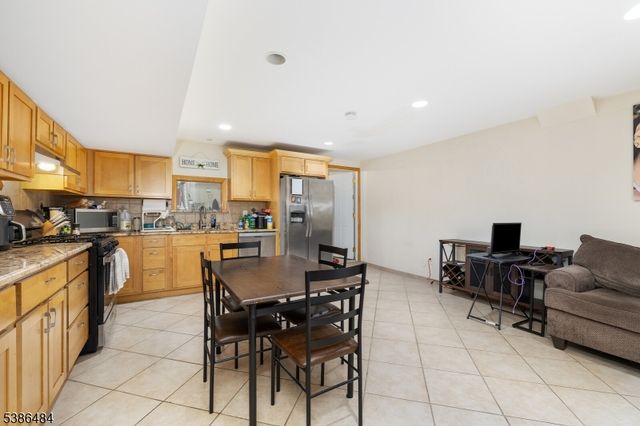 328 High St, Elizabeth City, NJ 07202