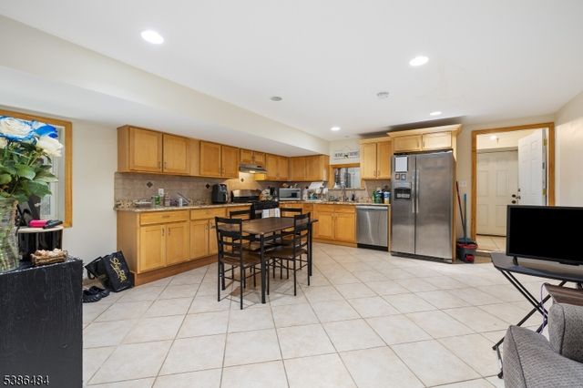 328 High St, Elizabeth City, NJ 07202