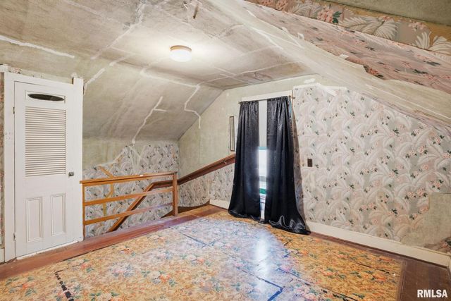 228 S 2ND Street, Leclaire, IA 52753