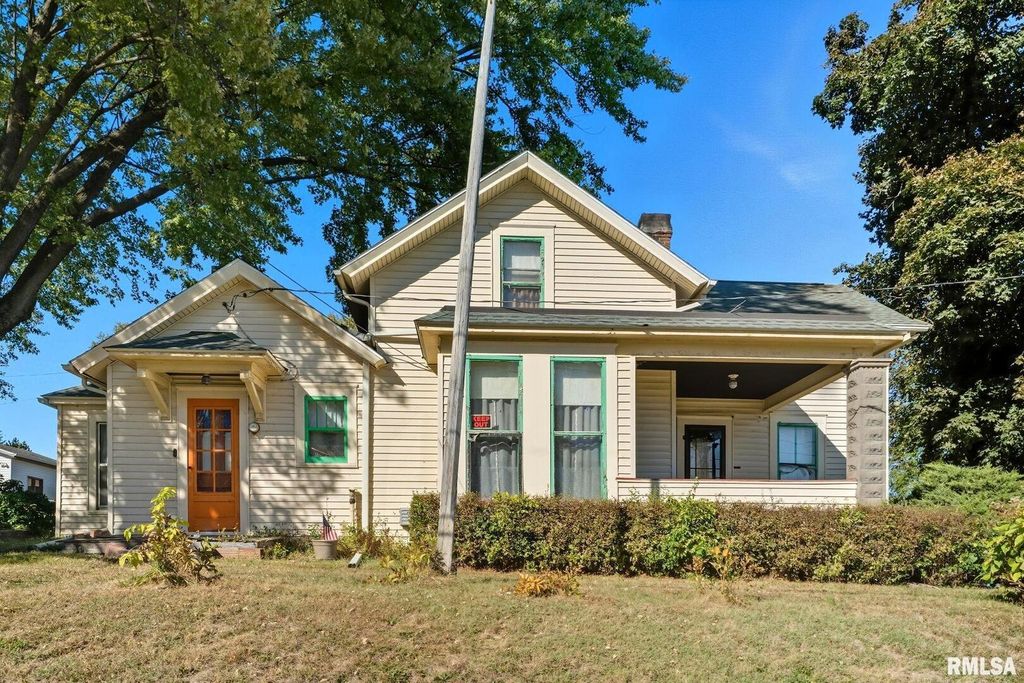 228 S 2ND Street, Leclaire, IA 52753