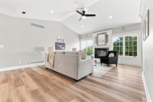 810 William Nowels Circle, Carlisle, IA 50047