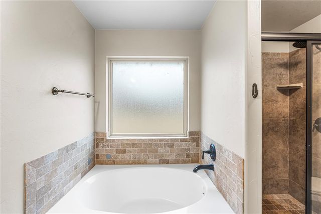 19416 Taggert Drive, Edmond, OK 73012