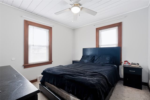 1325 N 4th Avenue E, Newton, IA 50208