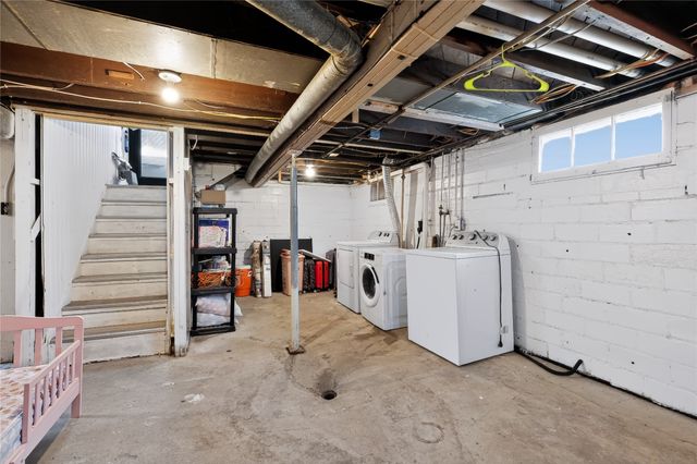 1325 N 4th Avenue E, Newton, IA 50208