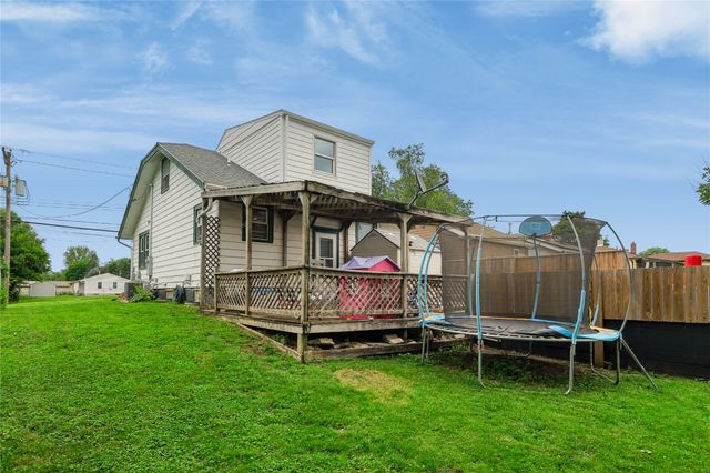 1325 N 4th Avenue E, Newton, IA 50208