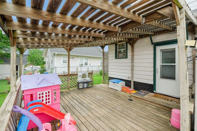 1325 N 4th Avenue E, Newton, IA 50208
