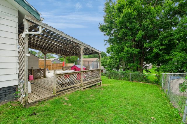 1325 N 4th Avenue E, Newton, IA 50208
