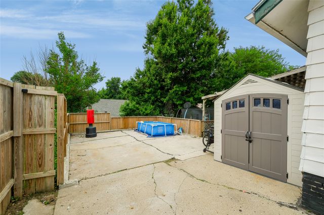 1325 N 4th Avenue E, Newton, IA 50208