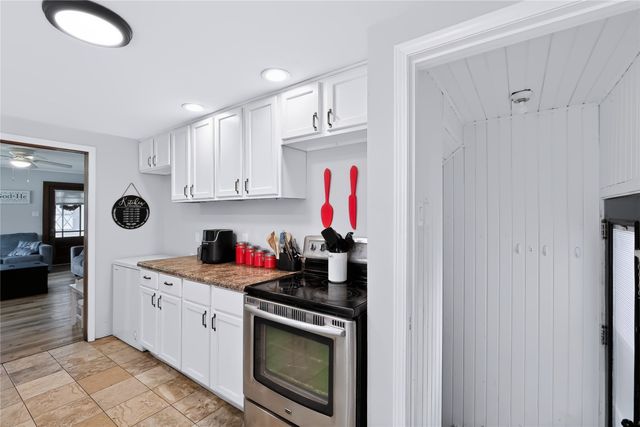1325 N 4th Avenue E, Newton, IA 50208