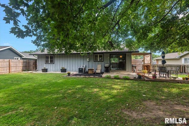 10 Leeds Drive, Springfield, IL 62702