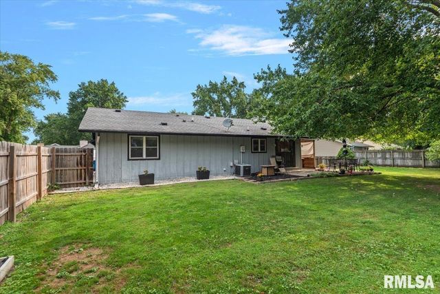 10 Leeds Drive, Springfield, IL 62702