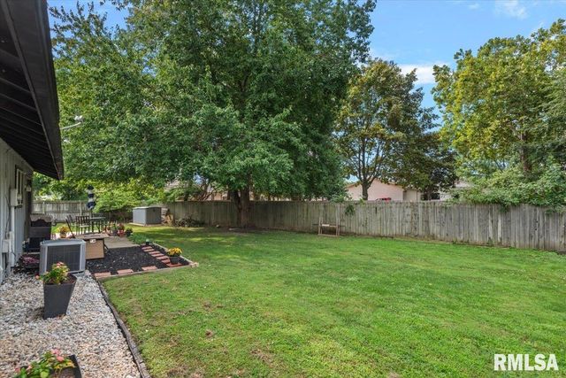 10 Leeds Drive, Springfield, IL 62702