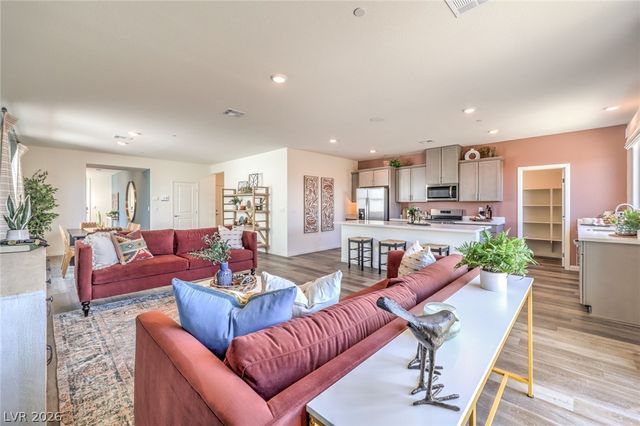 561 Mountain Robin Avenue, Henderson, NV 89011