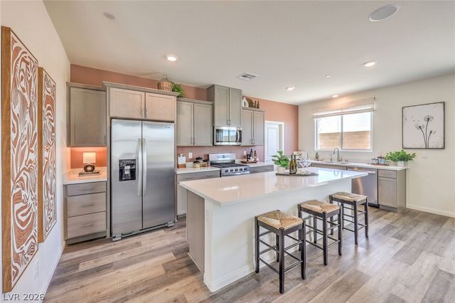 561 Mountain Robin Avenue, Henderson, NV 89011