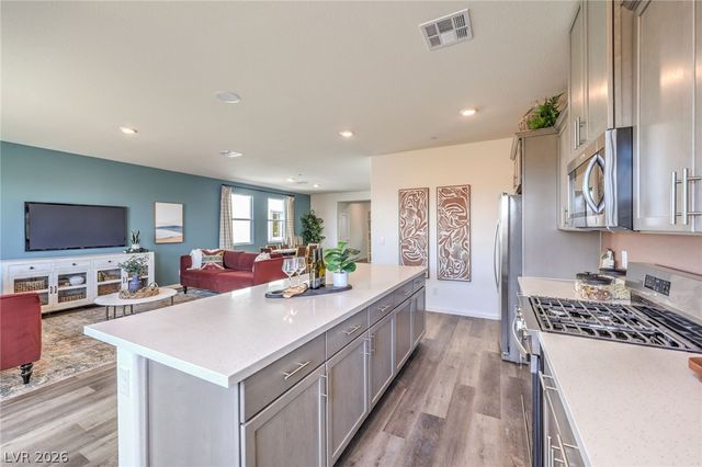 561 Mountain Robin Avenue, Henderson, NV 89011