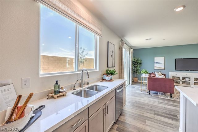 561 Mountain Robin Avenue, Henderson, NV 89011