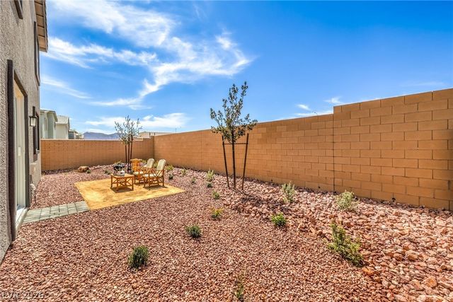 561 Mountain Robin Avenue, Henderson, NV 89011
