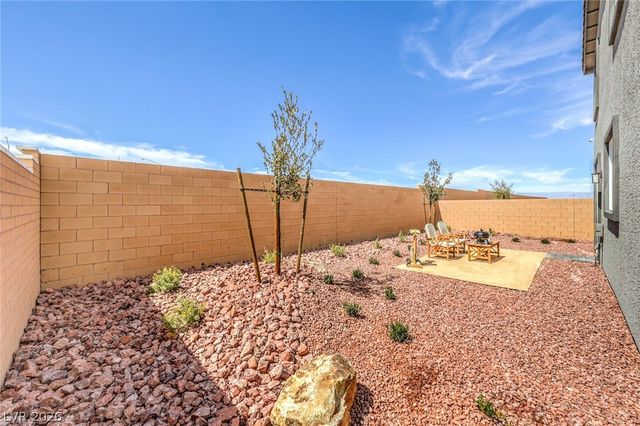 561 Mountain Robin Avenue, Henderson, NV 89011