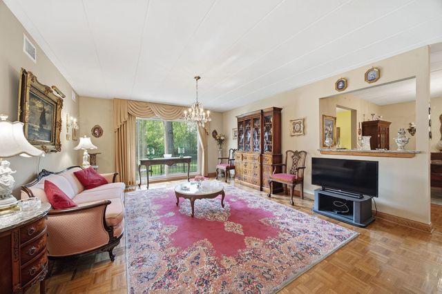 11012 S Theresa Circle 1C, Palos Hills, IL 60465
