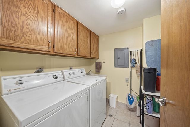11012 S Theresa Circle 1C, Palos Hills, IL 60465