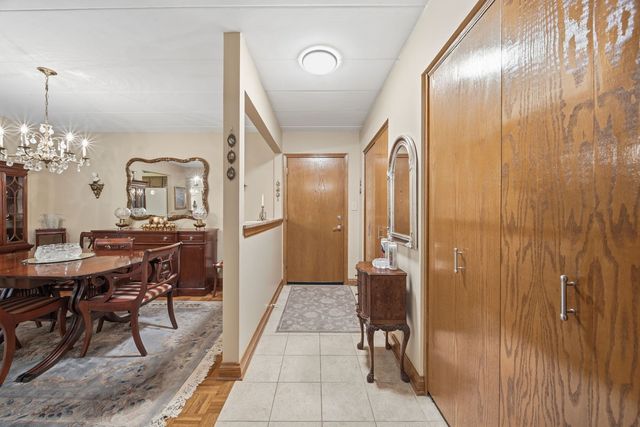11012 S Theresa Circle 1C, Palos Hills, IL 60465