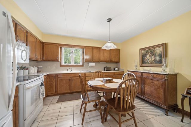 11012 S Theresa Circle 1C, Palos Hills, IL 60465