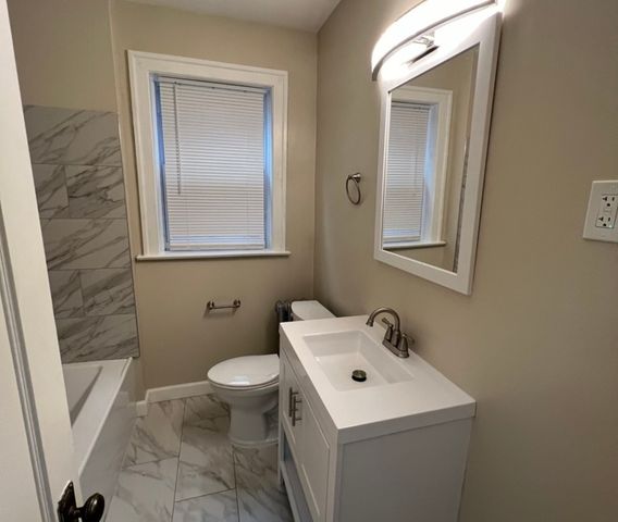 6636 S Marquette Drive, Chicago, IL 60637
