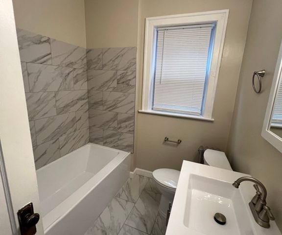 6636 S Marquette Drive, Chicago, IL 60637