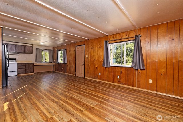 20 W Newberry Lane, Elma, WA 98541