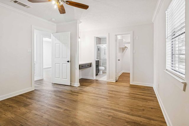 305 James Street, Winnie, TX 77665