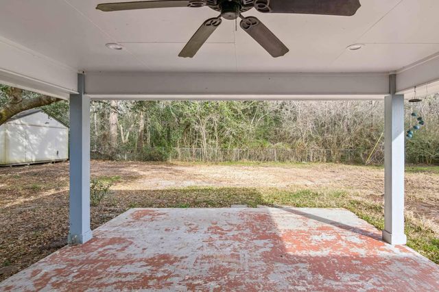 305 James Street, Winnie, TX 77665